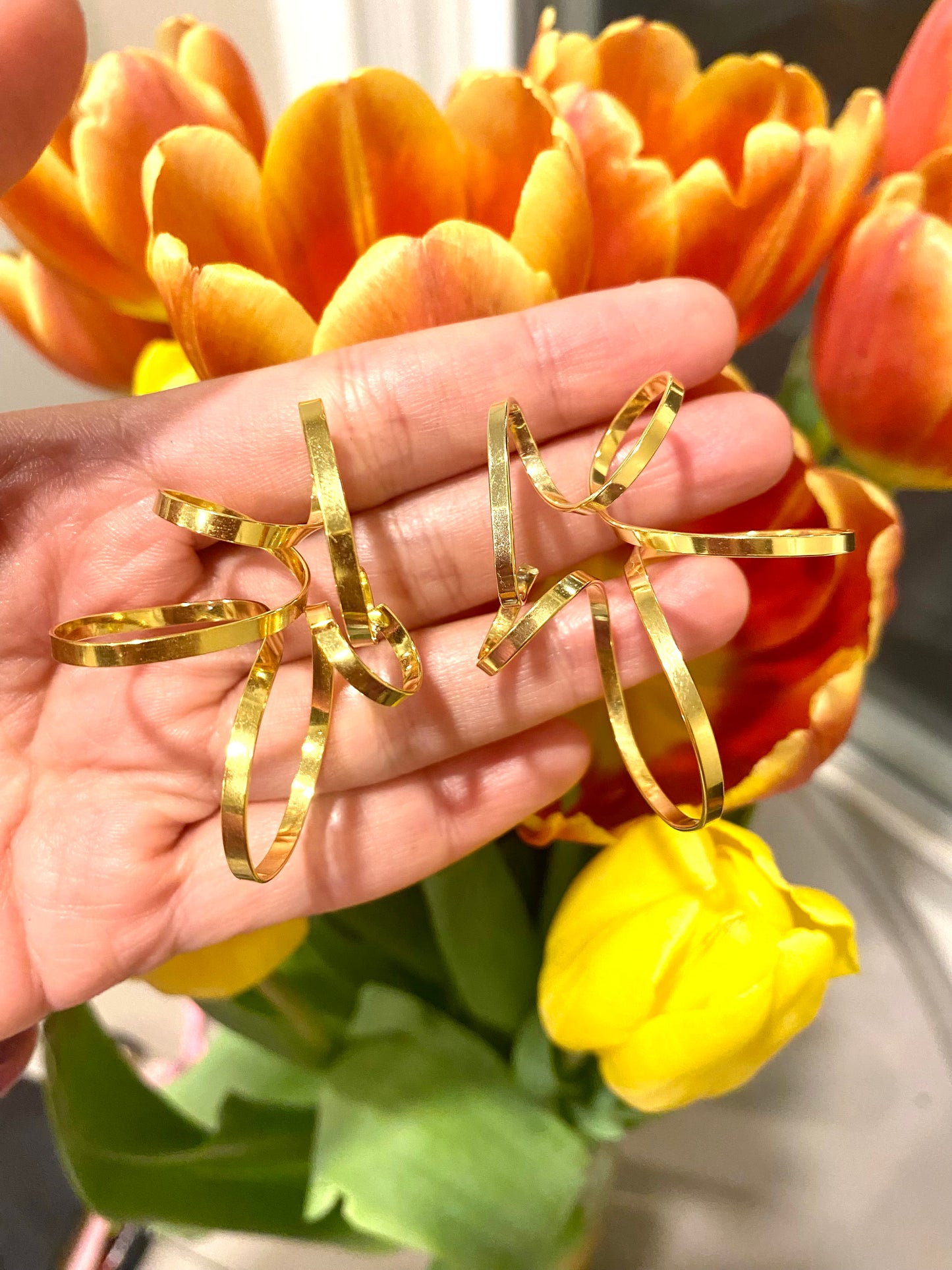 Magic cluster studs in 18k gold plating